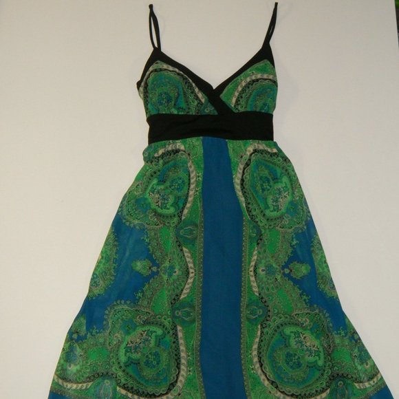 Beautiful Lightweight Dress - Picture 2 of 8